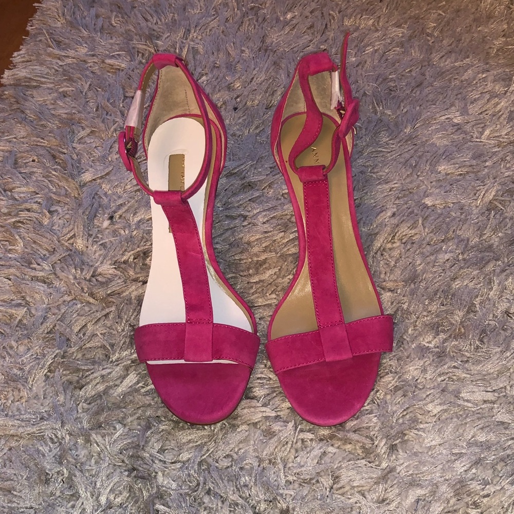 Beautiful fushia sandals! Never worn!! Brand new.